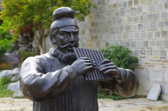 鳩茲古鎮(zhèn)一角人物雕塑