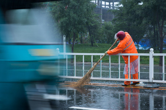 雨中作業(yè)