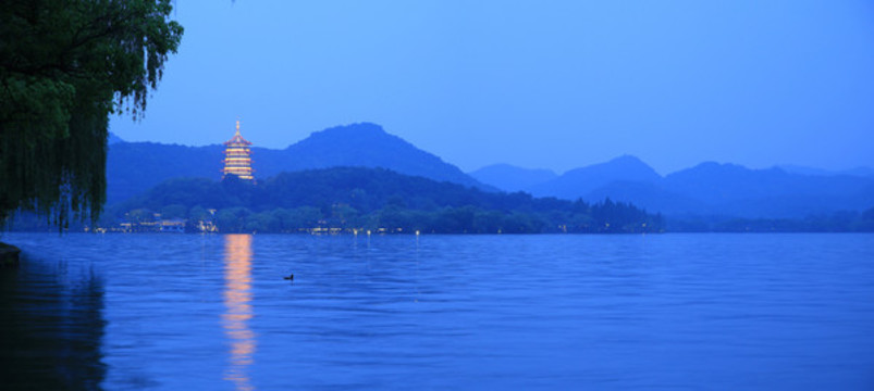 杭州西湖雷峰塔