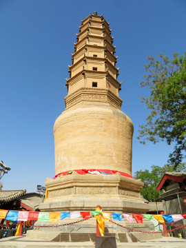 白塔寺白塔