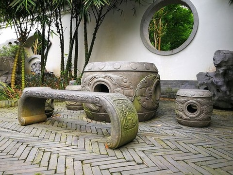 石凳