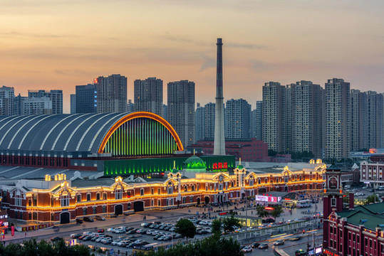 中國(guó)遼寧沈陽(yáng)站東廣場(chǎng)夜景