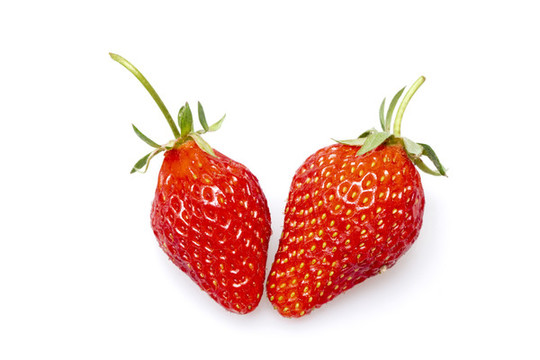白色背景的草莓