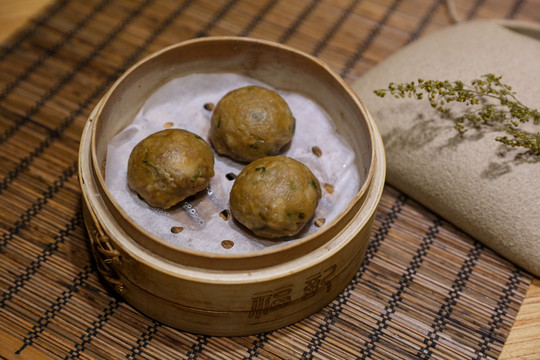蒸牛肉丸