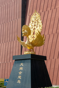 大鵬金翅鳥雕塑