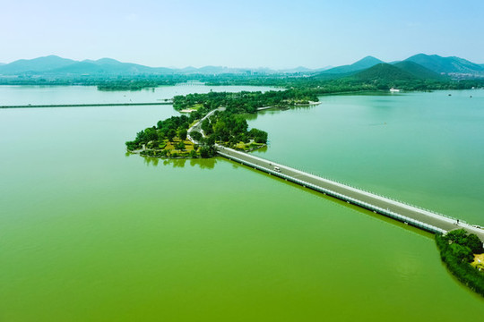 航拍徐州云龍湖風(fēng)景區(qū)音樂橋