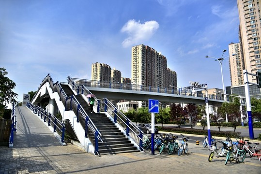過(guò)街人行天橋