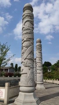 盤龍柱