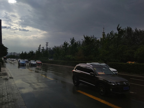 雨后的街道