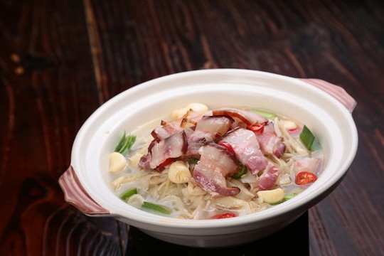 臘肉燉脆筍