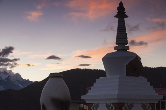 夕陽下的塔