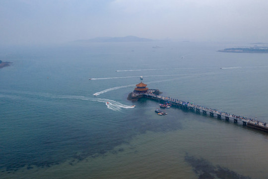 航拍青島棧橋