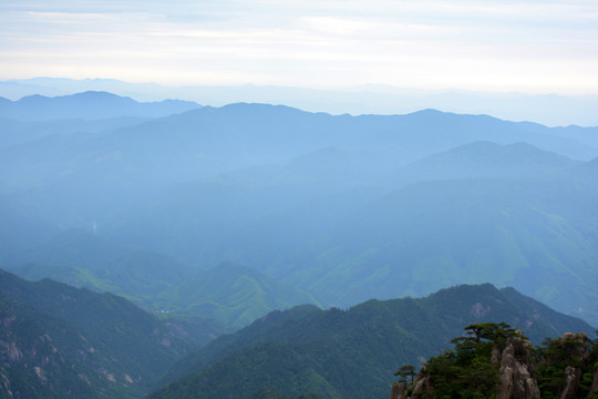 水墨遠(yuǎn)山