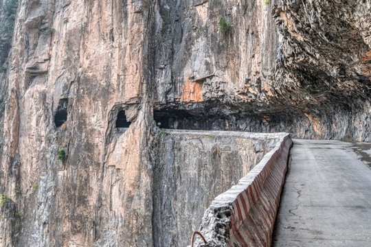 山西平順掛壁公路