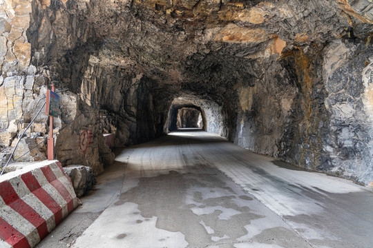 山西平順掛壁公路