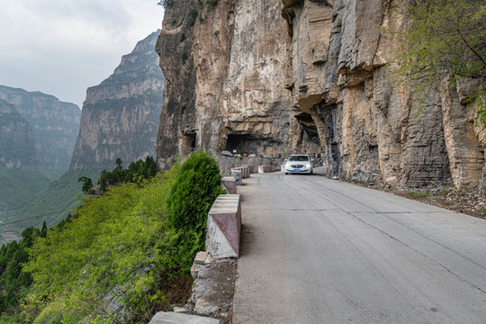 山西平順掛壁公路