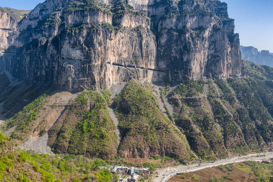 山西平順掛壁公路