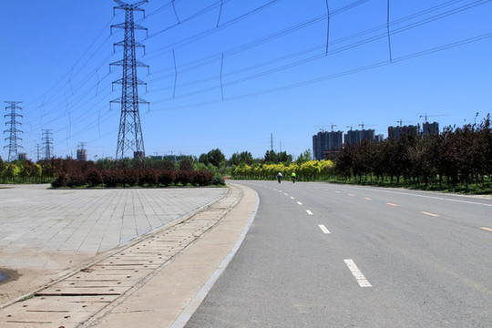 路與電塔