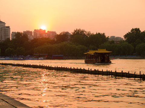 濟(jì)南大明湖夕陽美景