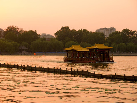 濟(jì)南大明湖夕陽美景