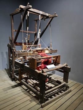 納西族織機(jī)