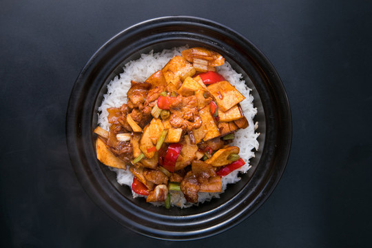 香干炒肉蓋澆飯煲仔飯