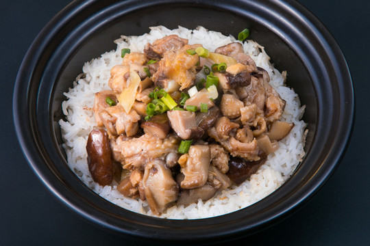 香菇炒雞蓋澆飯煲仔飯