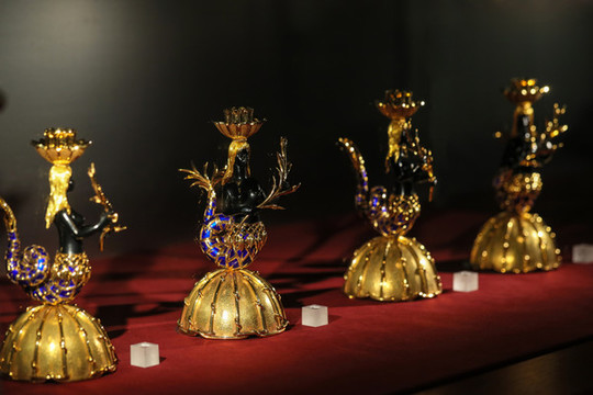 人魚(yú)燭臺(tái)