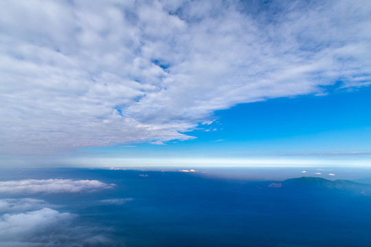 峨眉山的山體與云海
