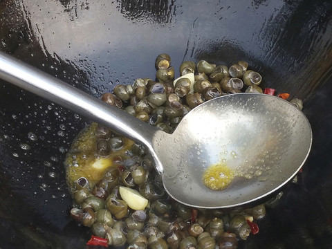 油鍋炒螺螄