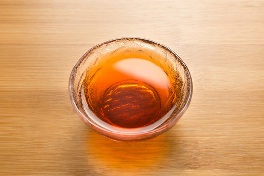 玻璃杯里的普洱熟茶茶湯特寫5