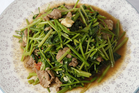 芹菜小炒肉