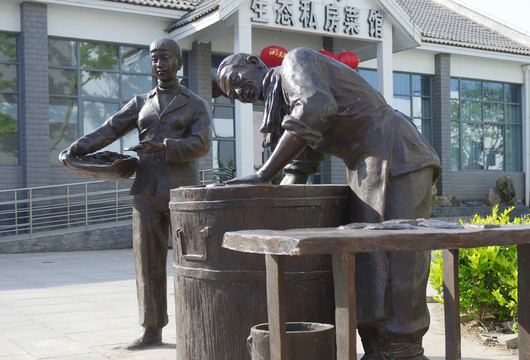 傳統(tǒng)生活人物塑像之烤燒餅