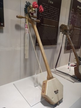 白族龍頭大三弦