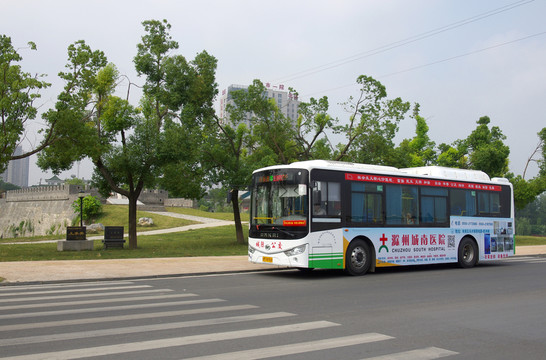 街頭大巴公交車