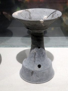 新石器時(shí)代黑陶豆