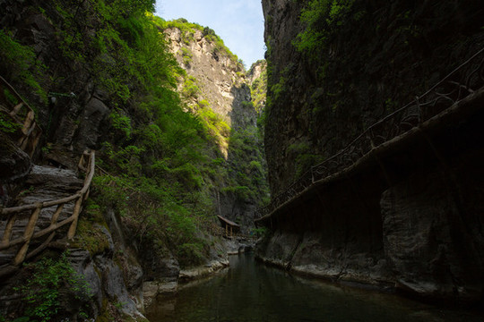 八泉峽