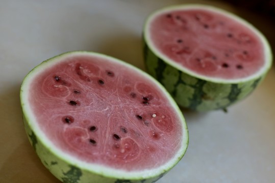 兩半的西瓜