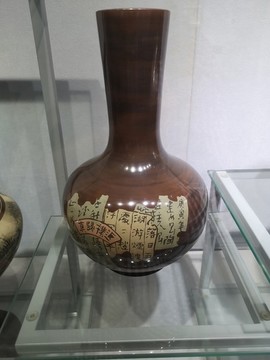 彩填山水紋殘貼直口瓶