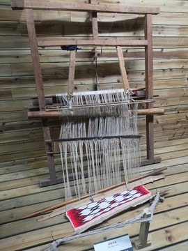 苗族織機(jī)