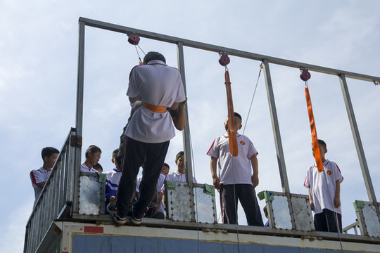 學(xué)生學(xué)習(xí)樓宇逃生