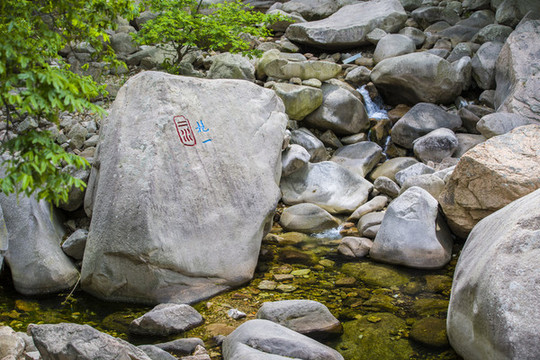 水潭溪流河道山澗