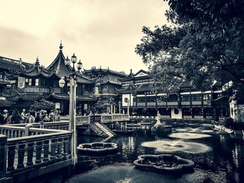 上海豫園九曲橋黑白圖