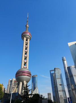 東方明珠及現(xiàn)代化建筑群