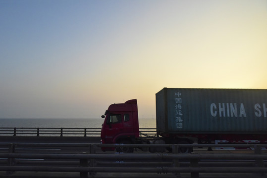 物流貨運車