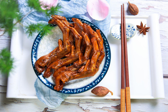 鹵味鴨掌