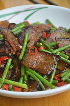 蘺蒿炒大片臘肉