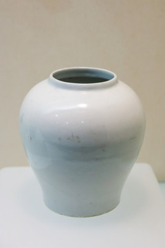 明代白釉瓷壇