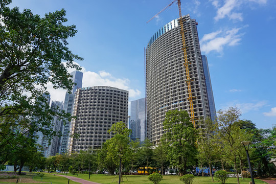 高樓大廈和廣場(chǎng)綠化