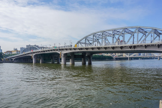 珠江兩岸海珠橋